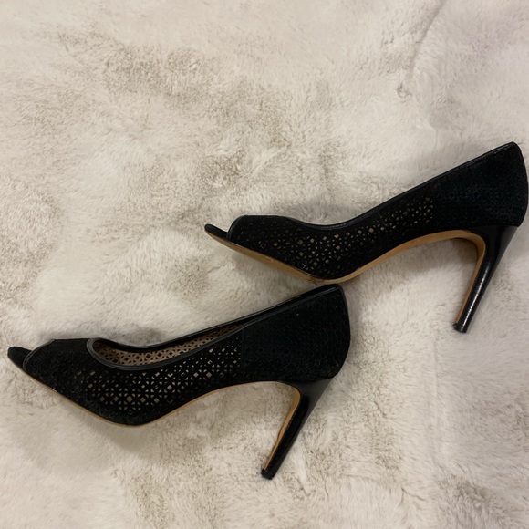 Tory Burch peep toe heals Size 7 1/2 - Picture 6 of 14